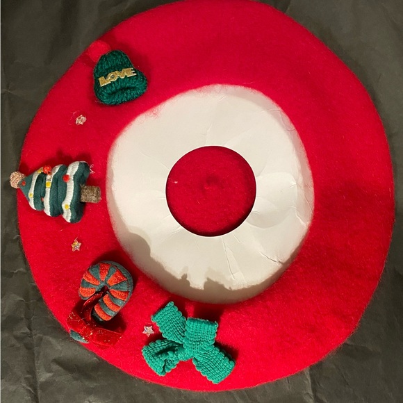 Stylish Christmas Beret - Picture 11 of 12